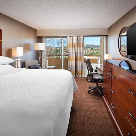 Sheraton Agoura Hills Hotel Экстерьер фото