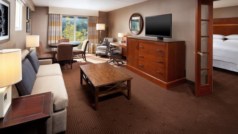 Sheraton Agoura Hills Hotel Экстерьер фото